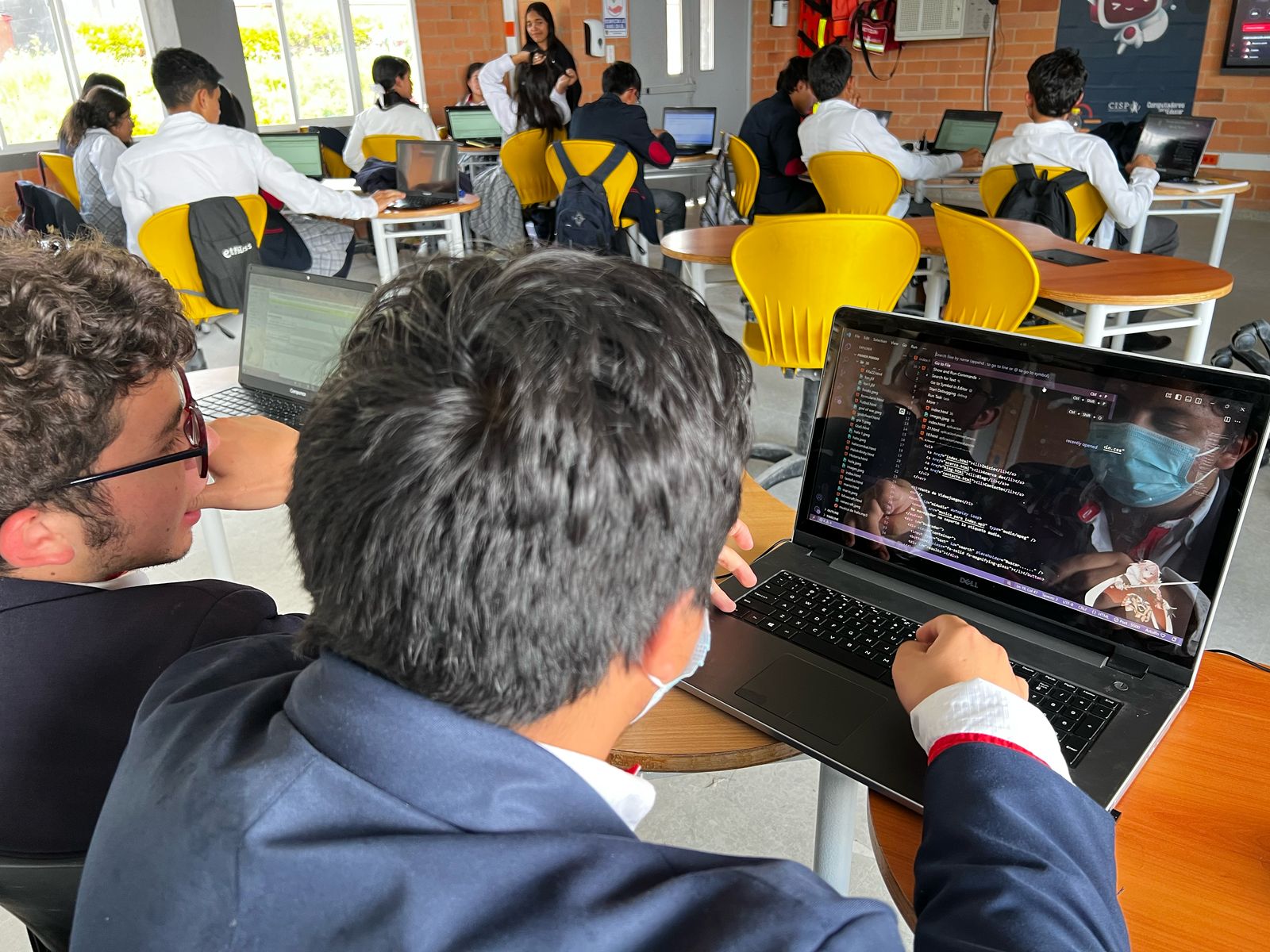 Estudiantes egresados IET San Nicolás