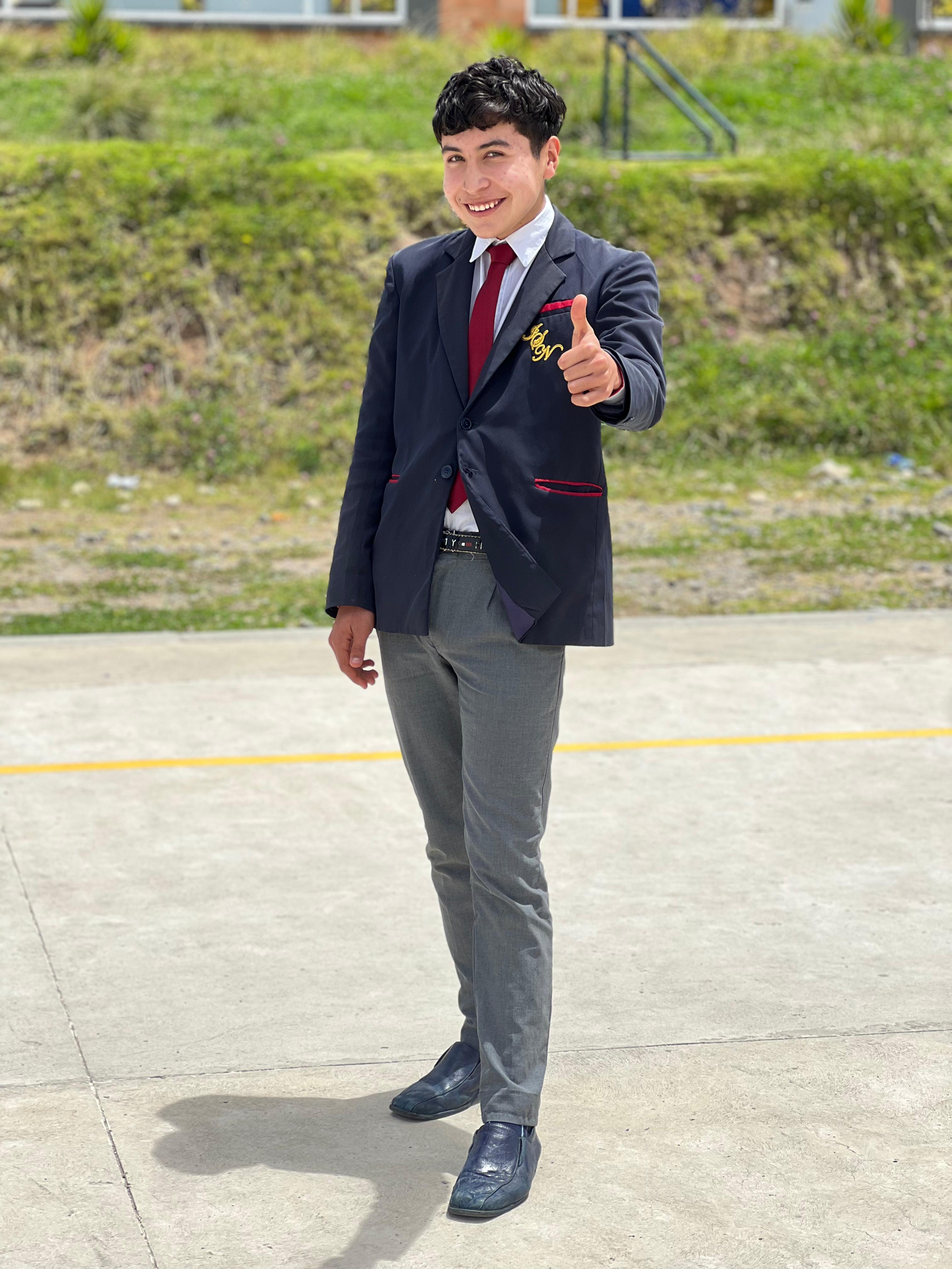 Uniforme de diario masculino IET San Nicolás